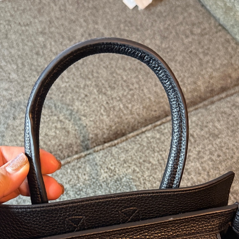 Elegant Black Handbag/Satchel - Picture 15 of 16